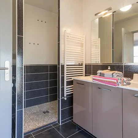 Le Clos De La Challangette 4* ביון