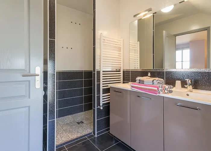 ル クロ ドゥ ラ シャランジェット 4* ボーヌ